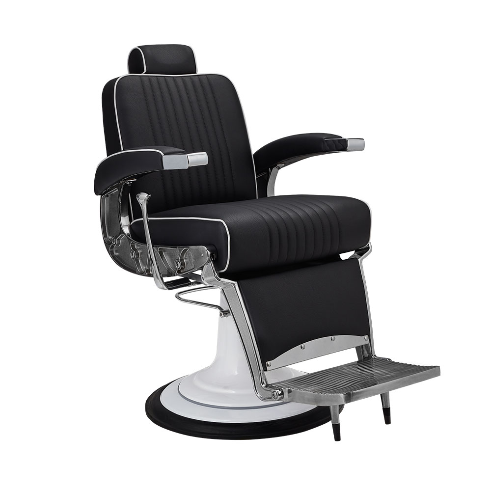Schwarzer, moderner Friseurstuhl mit Armlehnen und hydraulischer Höhenverstellung auf runder Bodenplatte.